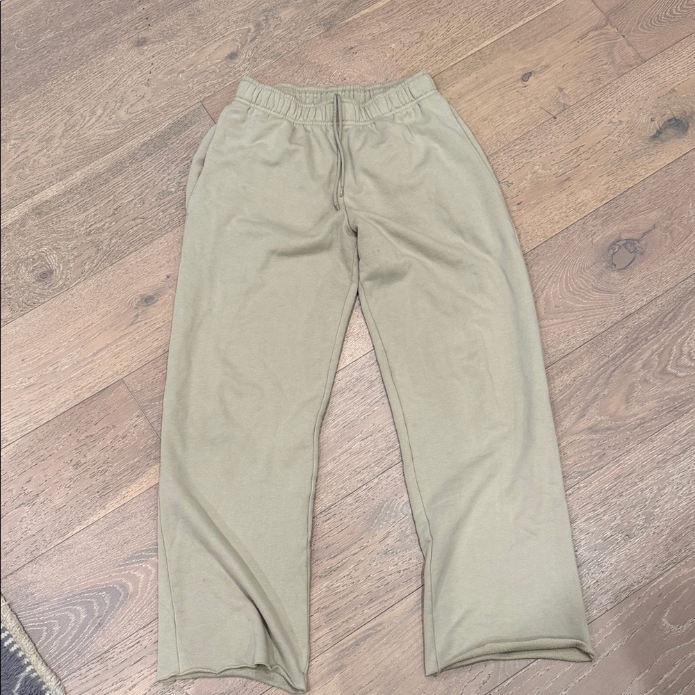 ALO Yoga Khaki Lounge Pants